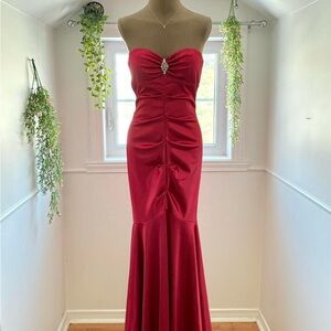 Elegant Red Strapless Evening Gown